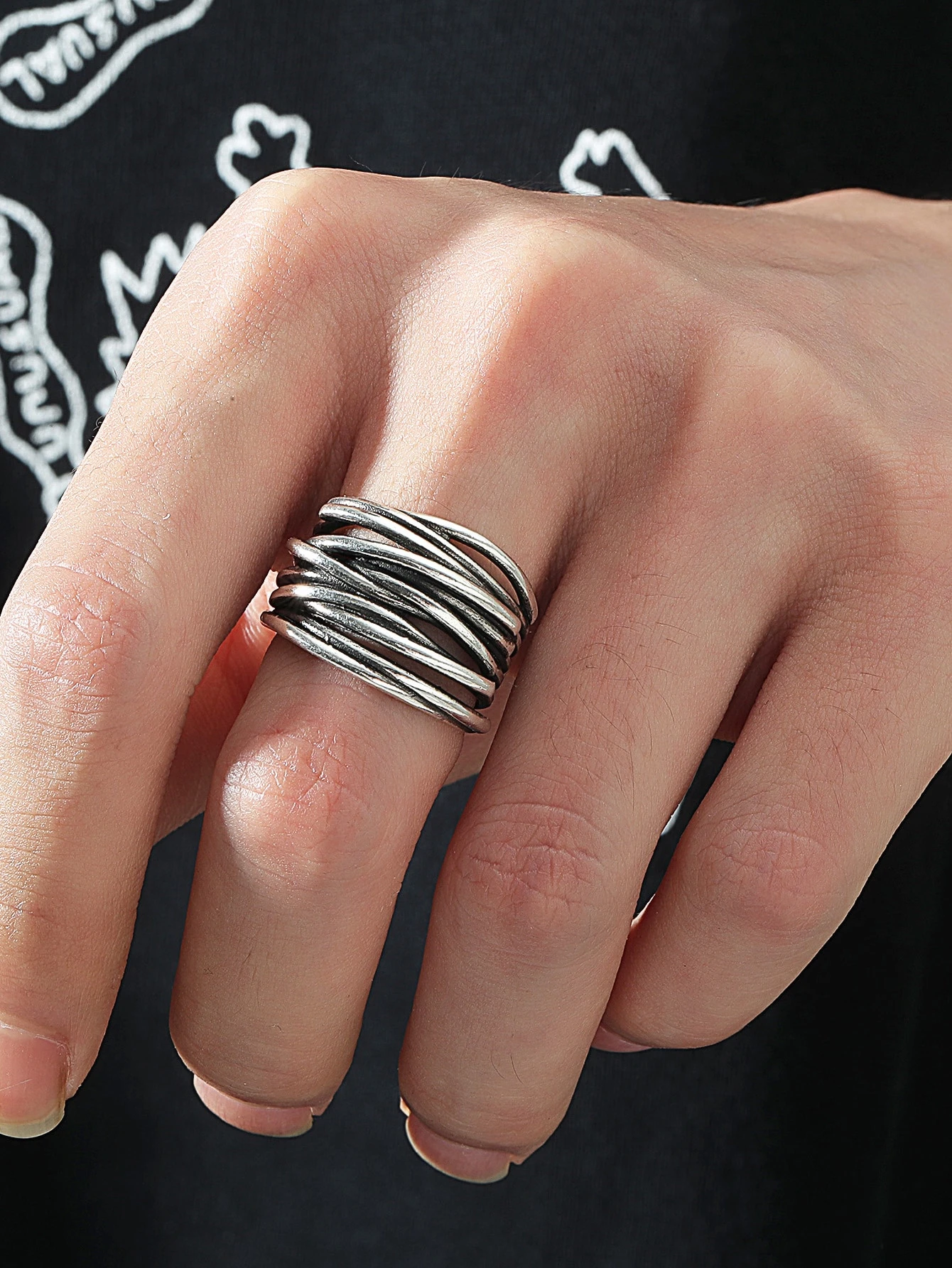 Wave Line – Gothic Curve Ring