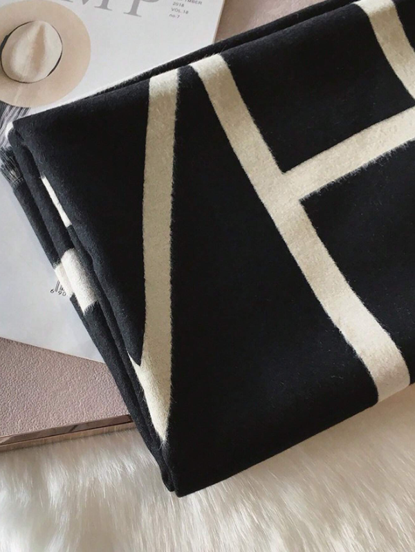 Jacquard Graphic Scarf