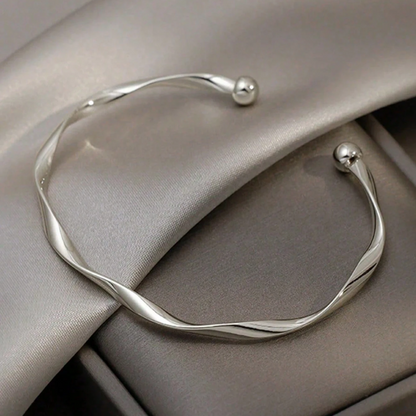 Silver Wave – Twist Bangle