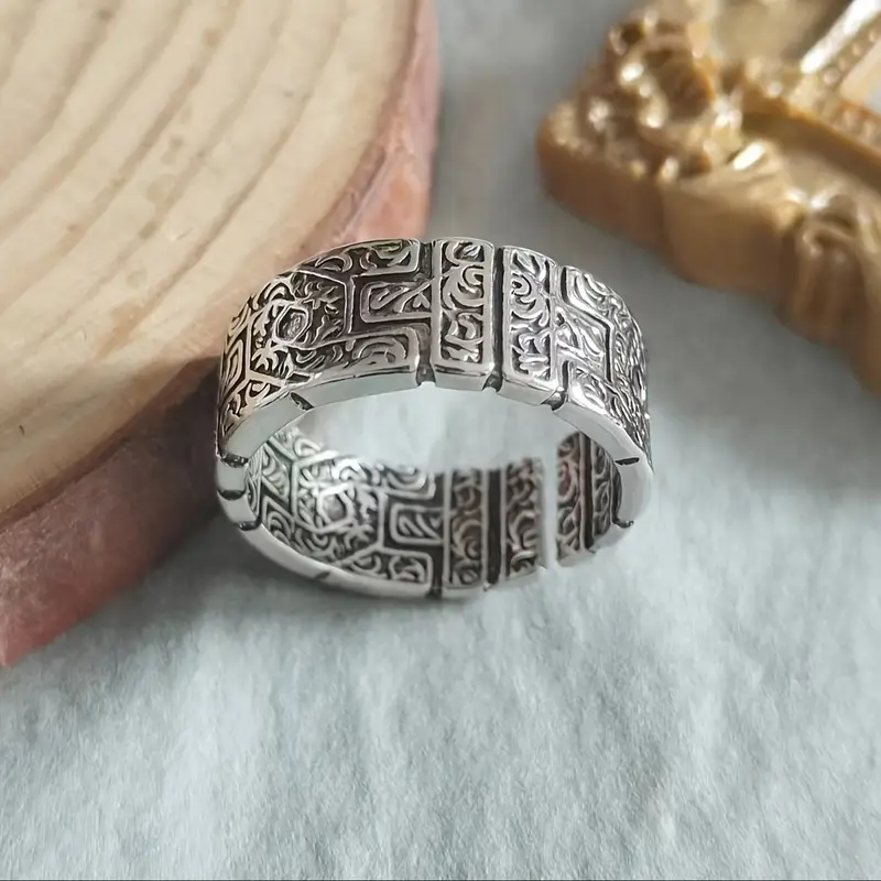 Myth – Engraved Ring