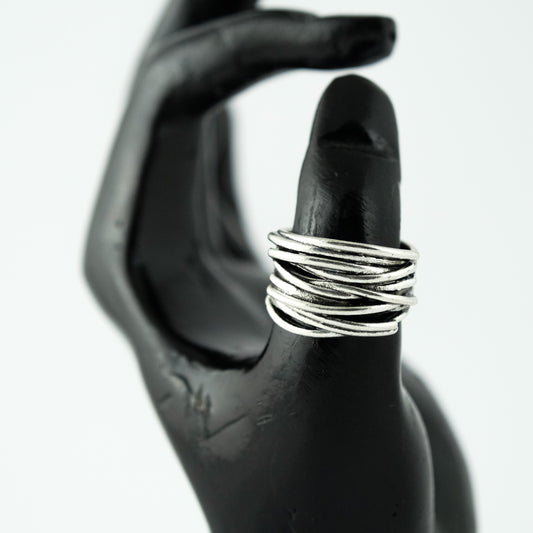 Wave Line – Gothic Curve Ring