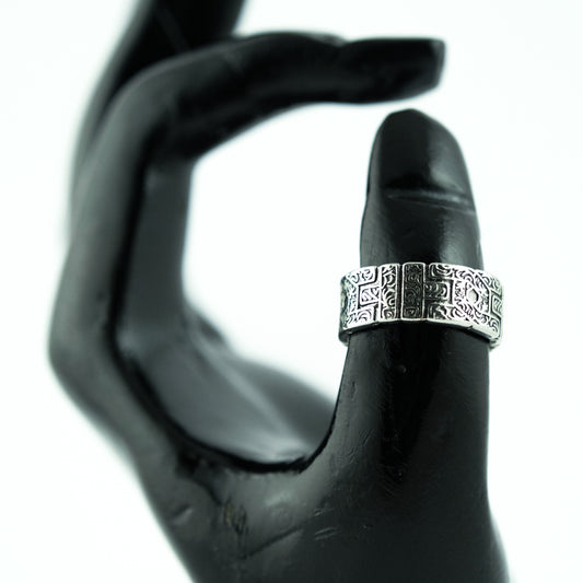 Myth – Engraved Ring