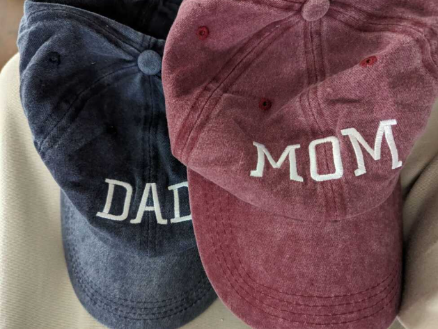 Mom & Dad Cap Set