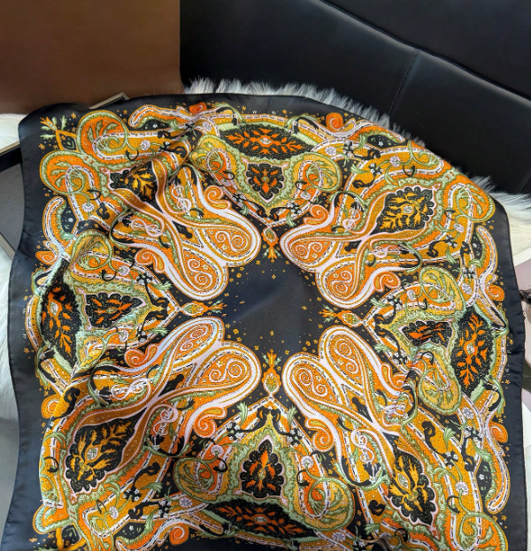 Cael Neckerchief – Amber