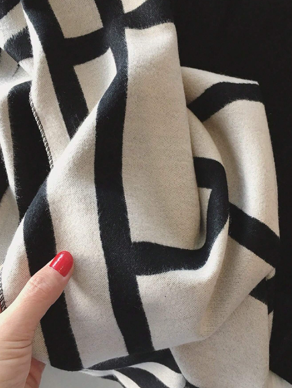 Jacquard Graphic Scarf